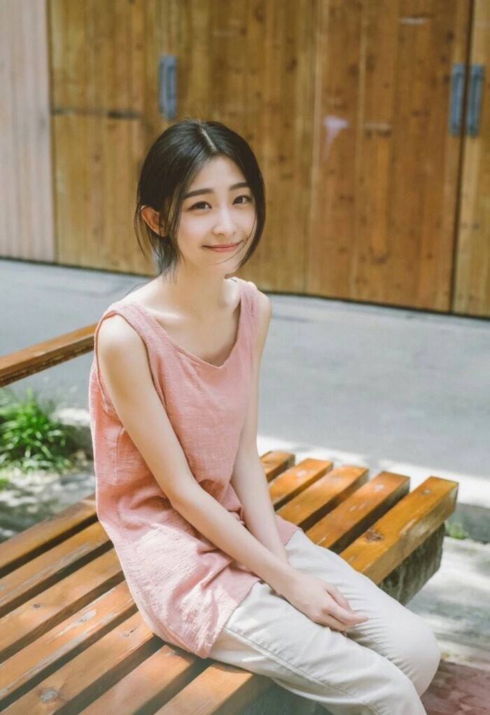 女孩身体发育年龄详细表 Angelababy小视频车没震